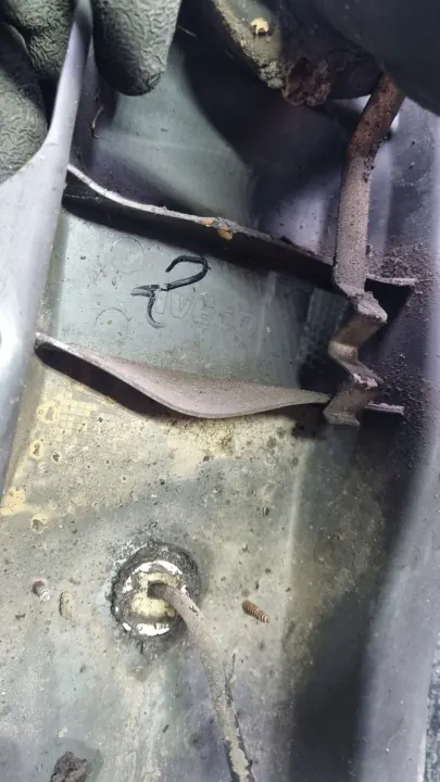 Iveco Daily brandstofvulpijp slang OEM 504076008 image 5