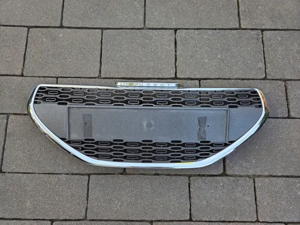 OEM 9672794377 Moldura Cromada Para-choques Dianteiro Peugeot 208 image 2