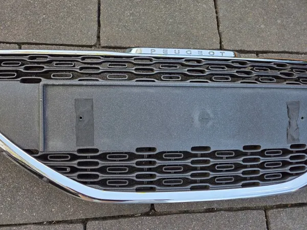 OEM 9672794377 Moldura Cromada Para-choques Dianteiro Peugeot 208 image 3