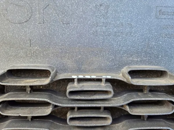 OEM 9672794377 Moldura Cromada Para-choques Dianteiro Peugeot 208 image 8
