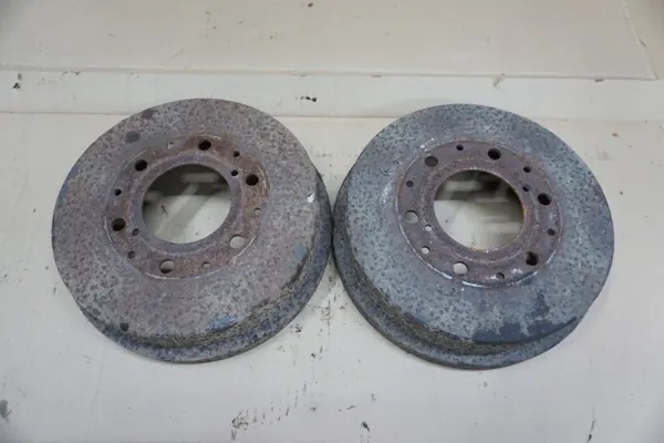 Jarrurumpusarja OEM LJ70 - Toyota Land Cruiser 70 image 2