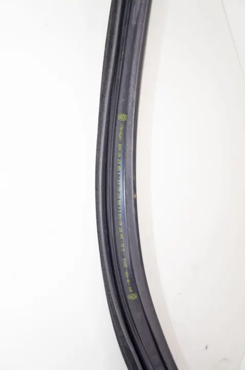 UU166 5G4837431/432 voor rechter deur raamrubber image 3