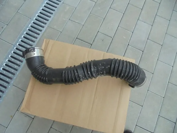 Mercedes ilmaputki OEM 2465200101 W246 2017 image 3
