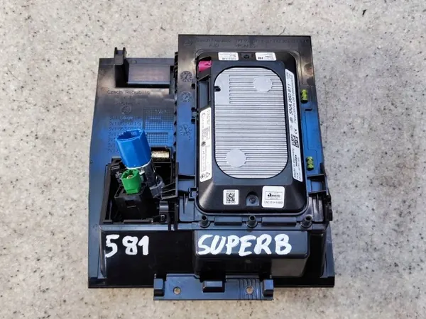 OEM 5NA98061152 Chargeur Sans Fil pour Skoda Superb image 4