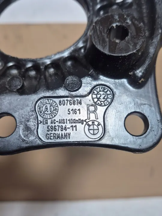BMW M3 G80 G81 Stötdämparfästningsfäste OEM 8076674 image 3