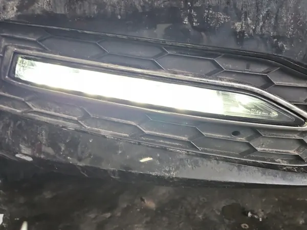 Höger Halogenstrålkastare Skoda Superb III OEM 3V0941700B image 2