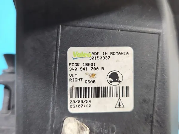 Höger Halogenstrålkastare Skoda Superb III OEM 3V0941700B image 10