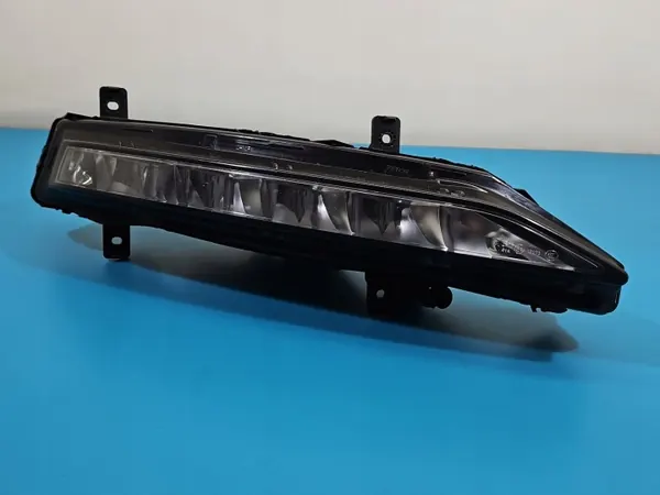 Höger Halogenstrålkastare Skoda Superb III OEM 3V0941700B image 4