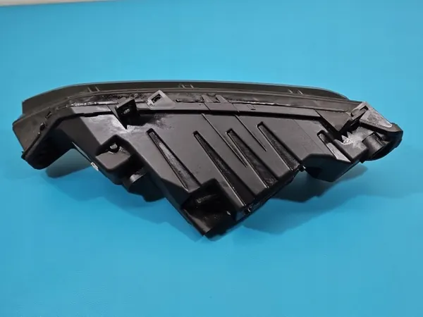 Höger Halogenstrålkastare Skoda Superb III OEM 3V0941700B image 6