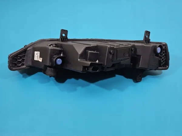Höger Halogenstrålkastare Skoda Superb III OEM 3V0941700B image 7