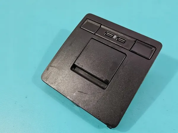 Prise USB OEM 5E0863289A pour Skoda Octavia III image 2