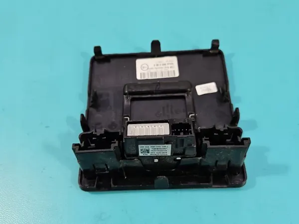 Prise USB OEM 5E0863289A pour Skoda Octavia III image 5