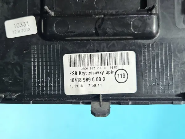 Prise USB OEM 5E0863289A pour Skoda Octavia III image 7