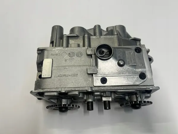 Bomba de aceite Mercedes AMG OEM A1561802401 - Usada image 3