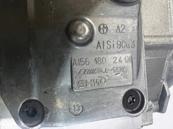 Bomba de aceite Mercedes AMG OEM A1561802401 - Usada image 4