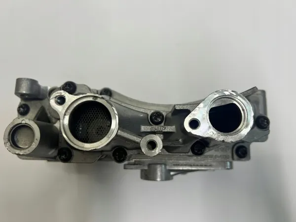 Bomba de aceite Mercedes AMG OEM A1561802401 - Usada image 5