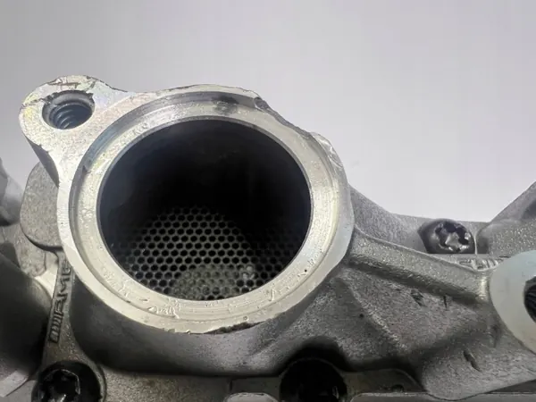 Bomba de aceite Mercedes AMG OEM A1561802401 - Usada image 6