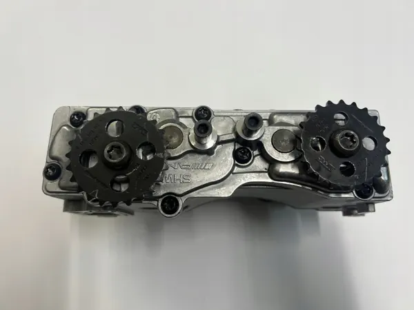 Bomba de aceite Mercedes AMG OEM A1561802401 - Usada image 9