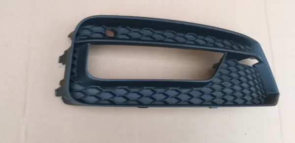 Rejilla de parachoques delantero derecha Audi A1 OEM image 2