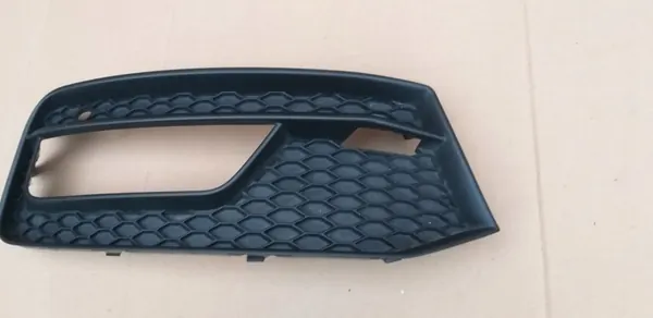 Rejilla de parachoques delantero derecha Audi A1 OEM image 3