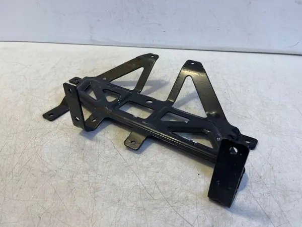 Porsche Taycan 9J1 2022 Webasto Fäste OEM 9J1963285 image 3