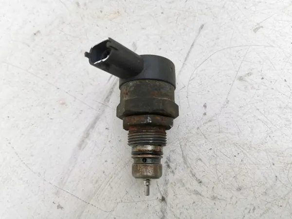 Régulateur pression carburant Toyota OEM 0281002626 image 2