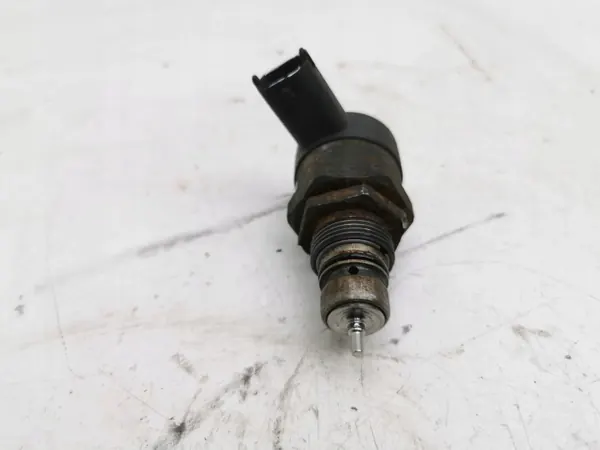 Régulateur pression carburant Toyota OEM 0281002626 image 3