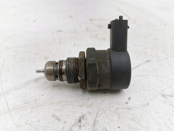 Régulateur pression carburant Toyota OEM 0281002626 image 6