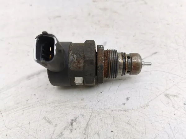 Régulateur pression carburant Toyota OEM 0281002626 image 7