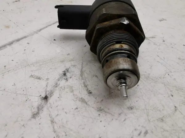 Régulateur pression carburant Toyota OEM 0281002626 image 8