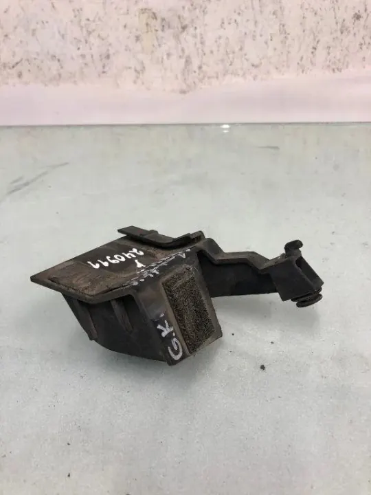 Soporte de umbral Tesla Model S OEM 155537600C - Usado image 3