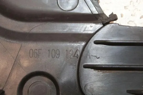 Capa da correia de distribuição AUDI A6 (4F2, C6) 2006 06F109124A image 3