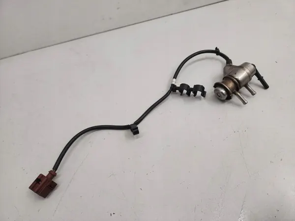 Injecteur AdBlue Volkswagen PASSAT B8 03N131113D image 2