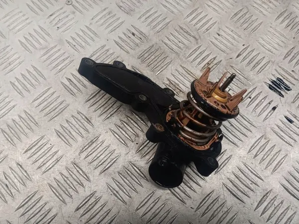 Audi Q5 SQ5 Termostaatti OEM 06E12111AL image 2