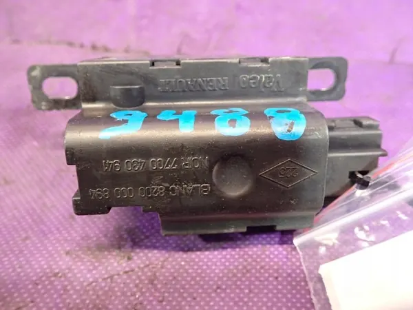 RENAULT SCENIC I 99-03 LIFT Baklucka Lås 8200000894 image 3