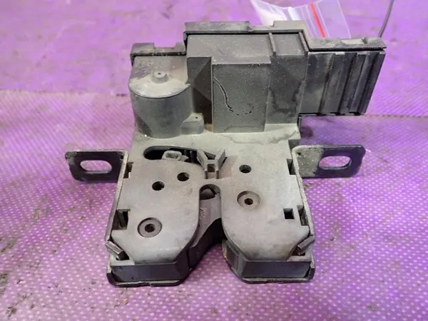 RENAULT SCENIC I 99-03 LIFT Baklucka Lås 8200000894 image 4