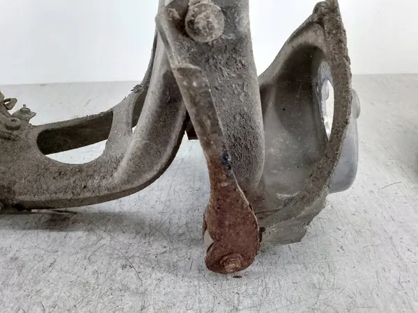 OEM 9661544680G Vorderer Linker Stoßdämpferhalter Peugeot 407 image 3