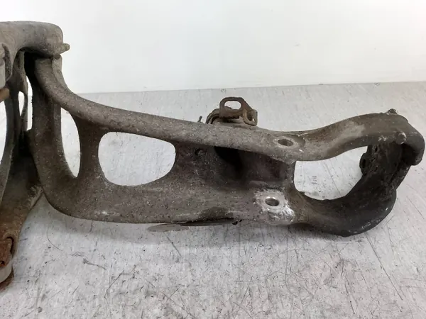 OEM 9661544680G Vorderer Linker Stoßdämpferhalter Peugeot 407 image 6