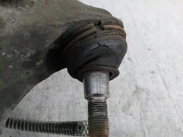 OEM 9661544680G Vorderer Linker Stoßdämpferhalter Peugeot 407 image 8