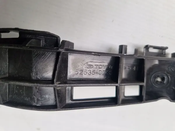 Deslizamento do para-choque dianteiro esquerdo Toyota Yaris Cross image 3