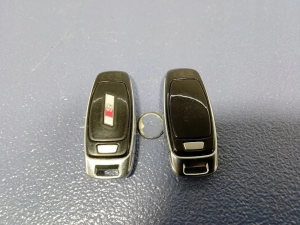 Audi SQ8 Q8 Avaimenperä OEM 4N0959754CL - Käytetty image 3