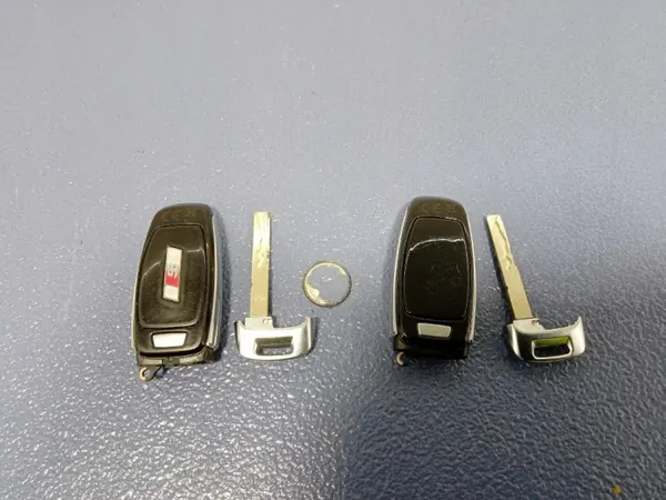 Audi SQ8 Q8 Avaimenperä OEM 4N0959754CL - Käytetty image 6