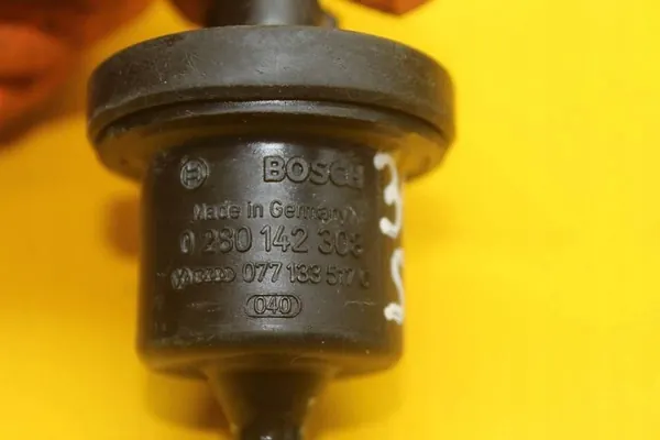 Puhdistusventtiili Audi A8 S8 D2 077133517C image 2