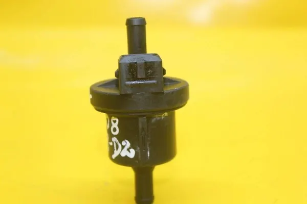 Puhdistusventtiili Audi A8 S8 D2 077133517C image 3