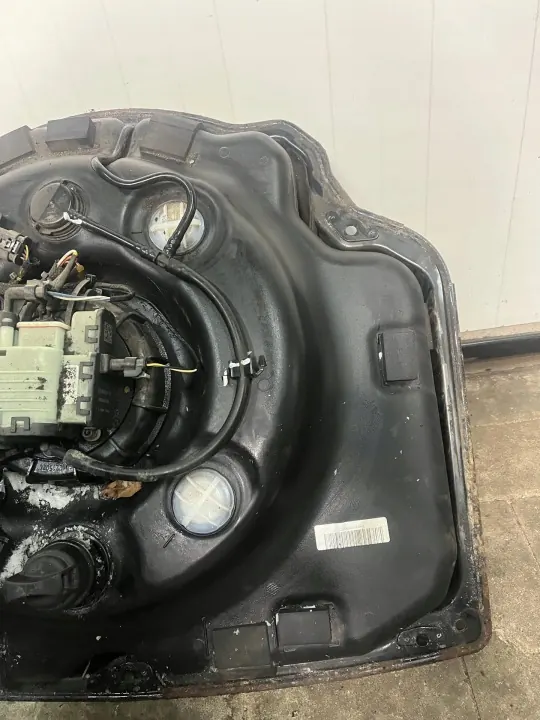 Tanque AdBlue Porsche OEM 7P0131877C - Usado image 5