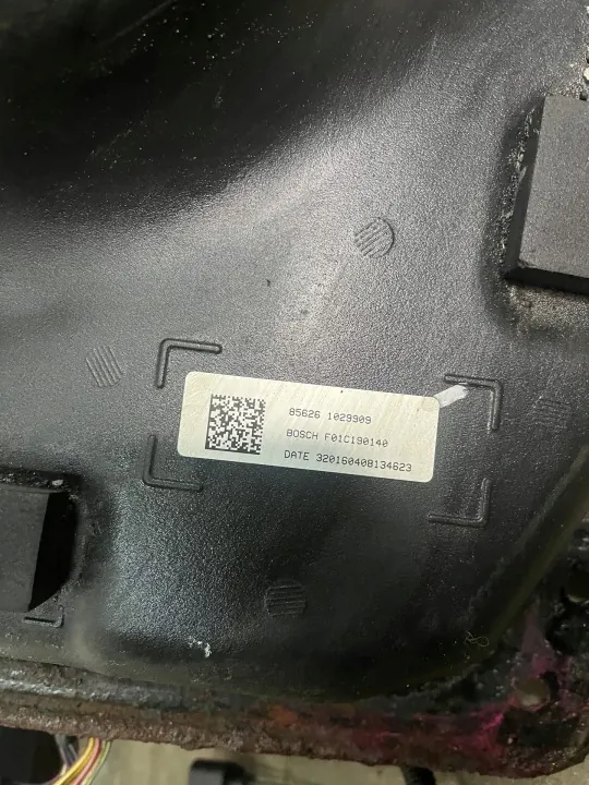 Tanque AdBlue Porsche OEM 7P0131877C - Usado image 7