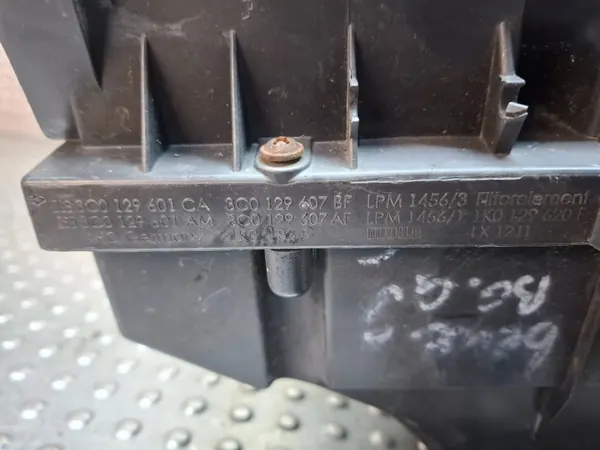 Luftfilterhus OEM S26372669 för VW/Audi image 5