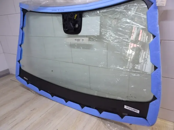 Parabrezza anteriore Mercedes W177 image 3