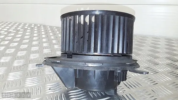 Lämmityspuhallin VW Touran 2012 1k2819015c image 2