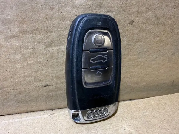 Llave Audi OEM 8T0959754D - Estado Usado image 2